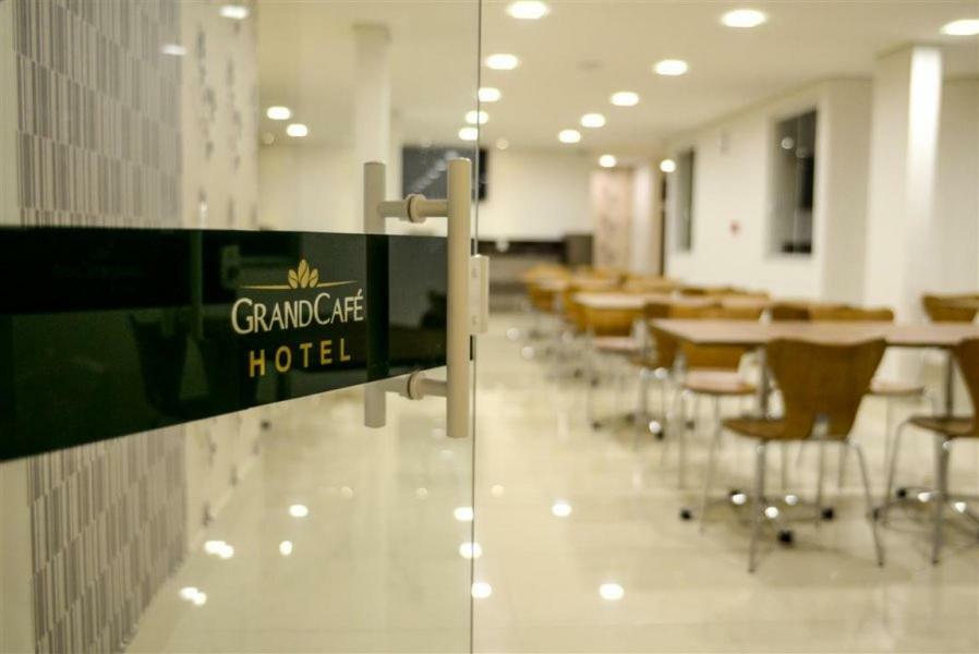 Grand Cafe Hotel Manhuacu Exteriör bild